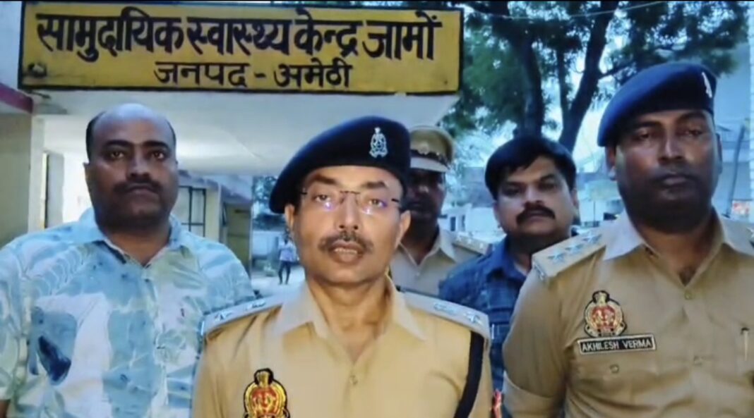 मीडिया को ब्रीफ करते जिले के अपर पुलिस अधीक्षक ज्ञानेंद्र कुमार सिंह बिहवानी पुलिस अधीक्षक ज्ञानेंद्र कुमार सिंह