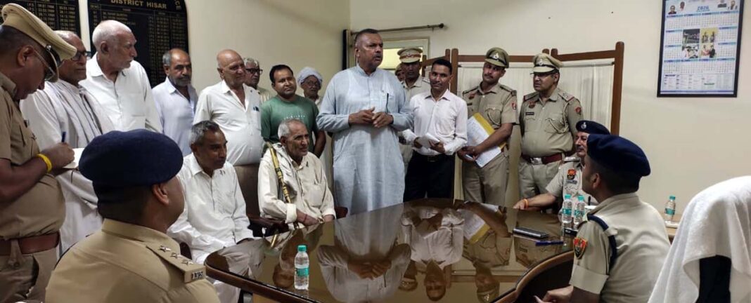 पुलिस अधीक्षक सिद्धांत जैन से मिलने आए बुजुर्ग का दिलचस्प मामला है बुजुर्ग पुलिस अधीक्षक से मिलने आए