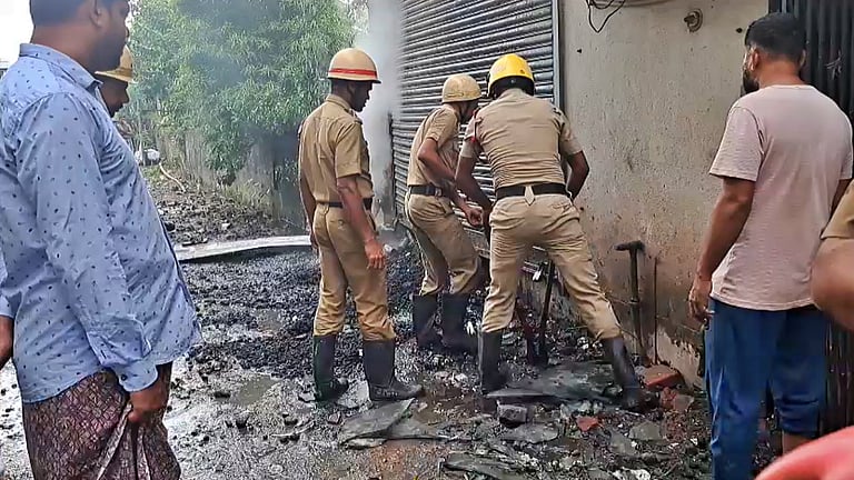 ब्लास्ट के बाद की स्थिति की तस्वीरें