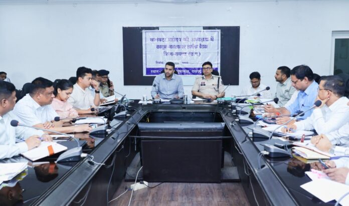 कलेक्टर व DSP की बैठक में