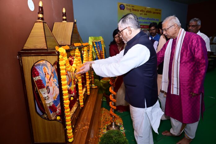 राज्यपाल पूजा अर्चना करते हिंदू रीति-रिवाज