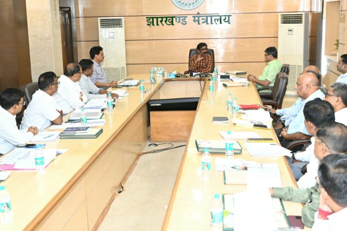 मुख्यमंत्री बैठक निर्णय लेते हैं मुख्यमंत्री बैठक निर्णय लेते हैं