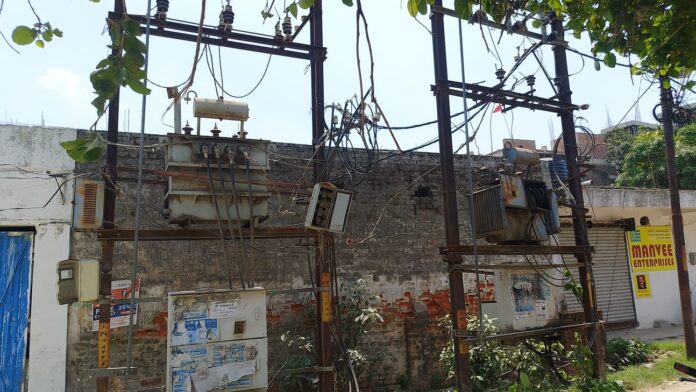 बिजली की फाइल फोटो का उपयोग
