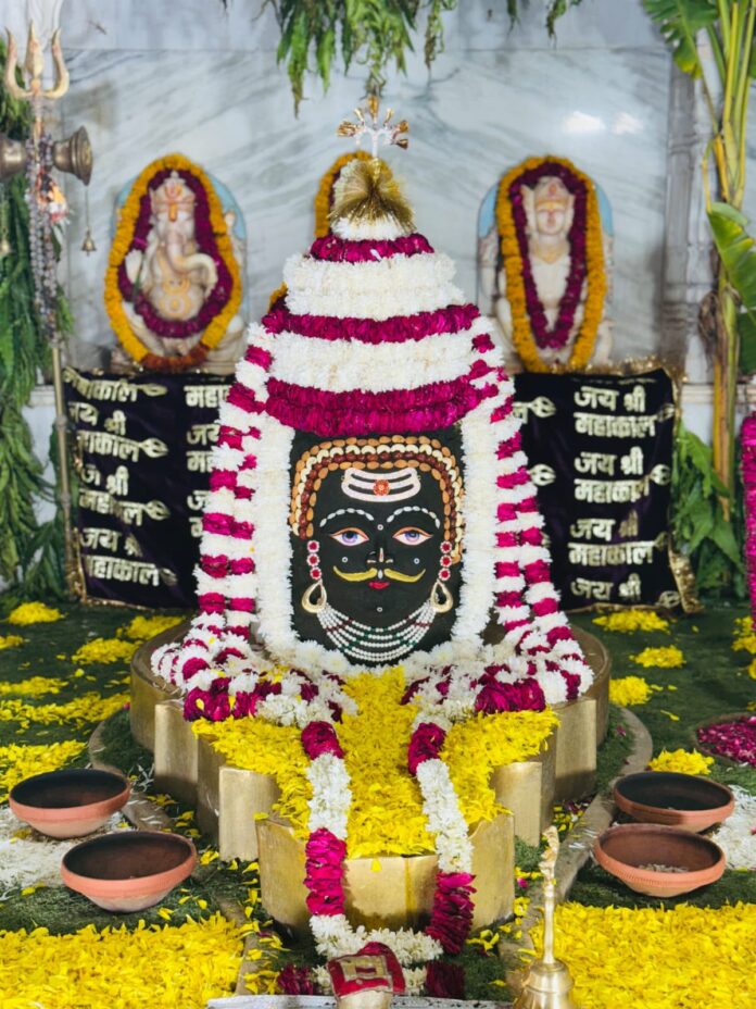 श्रावण का पहला दिन शिवालयों में