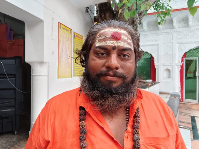 मंदिर पुजारी की देखभाल के तरीके