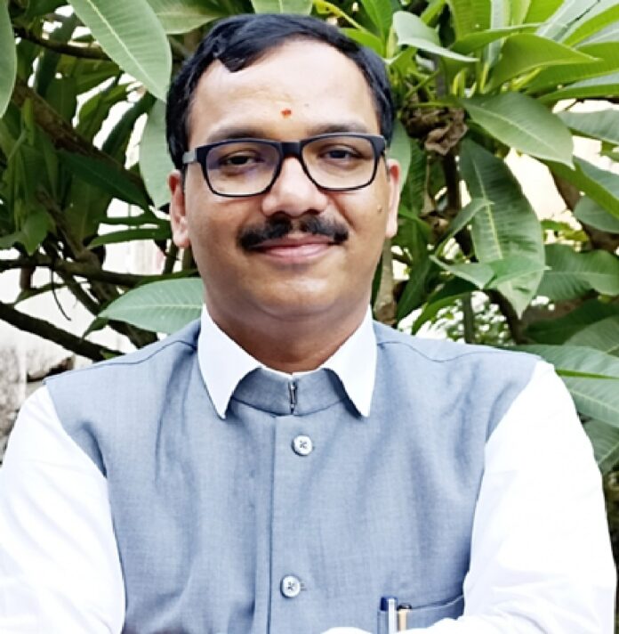 डॉ मयंक चतुर्वेदी की फोटो