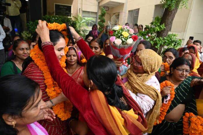 आंगनबाड़ी कार्यकर्ताओं का स्वागत आंगनबाड़ी कार्यकर्ताओं का स्वागत