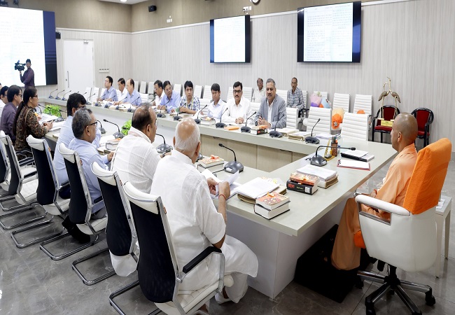 मुख्यमंत्री योगी मंडी परिषद की बैठक में मुख्यमंत्री योगी मंडी परिषद की बैठक में