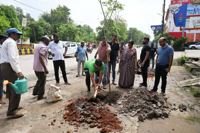 हरित कोरबा अभियान का वृक्षारोपण कोसाबाड़ी में हरित कोरबा अभियान का वृक्षारोपण कोसाबाड़ी में