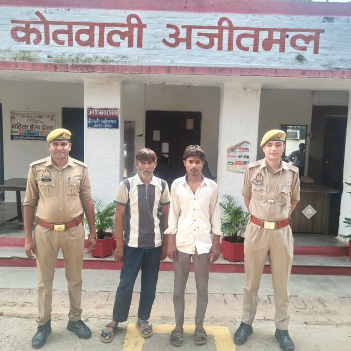 पुलिस गिरफ्तारी का फोटो