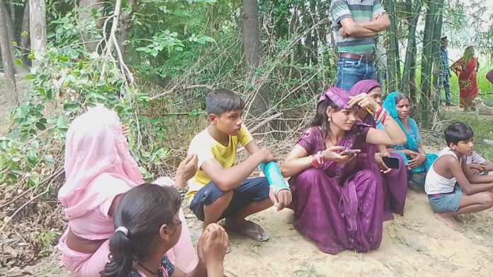 शोक में डूबे परिजनों की भावनाएं