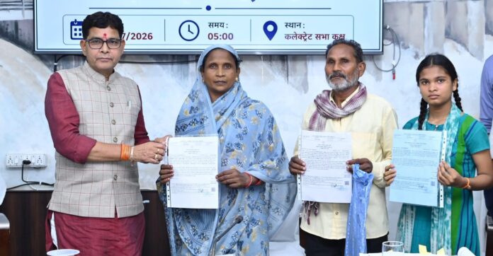 राजस्व मंत्री टंक राम वर्मा जाति प्रमाण पत्र हितग्राही
