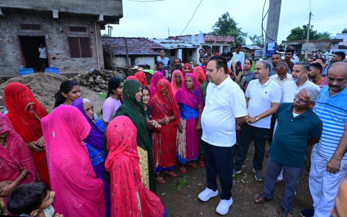 मुख्यमंत्री झाड़ोल के बीड़ा गांव की महिलाआं