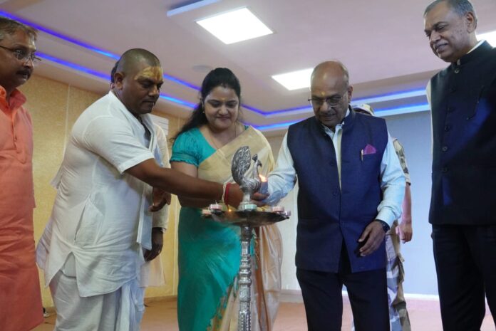 उत्कर्ष मेले का उद्घाटन करते मंत्री
