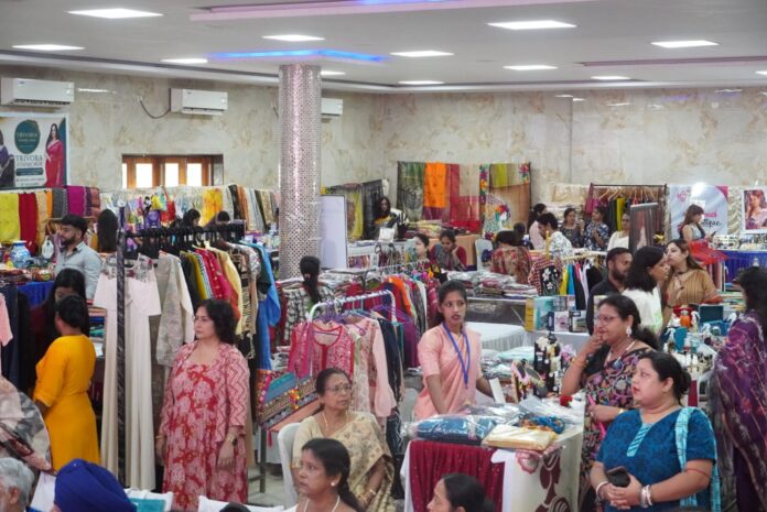 उत्कर्ष मेले में स्टॉल और प्रदर्शनी