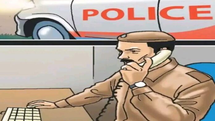 महिला फंदे पर लटकी रही महिला फंदे पर लटकी रही