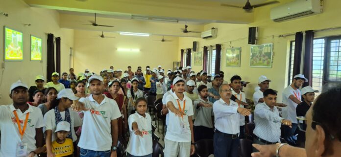 जाडस एग्री क्लीनिक कार्यक्रम में छात्र-छात्राएं शपथ लेते हुए