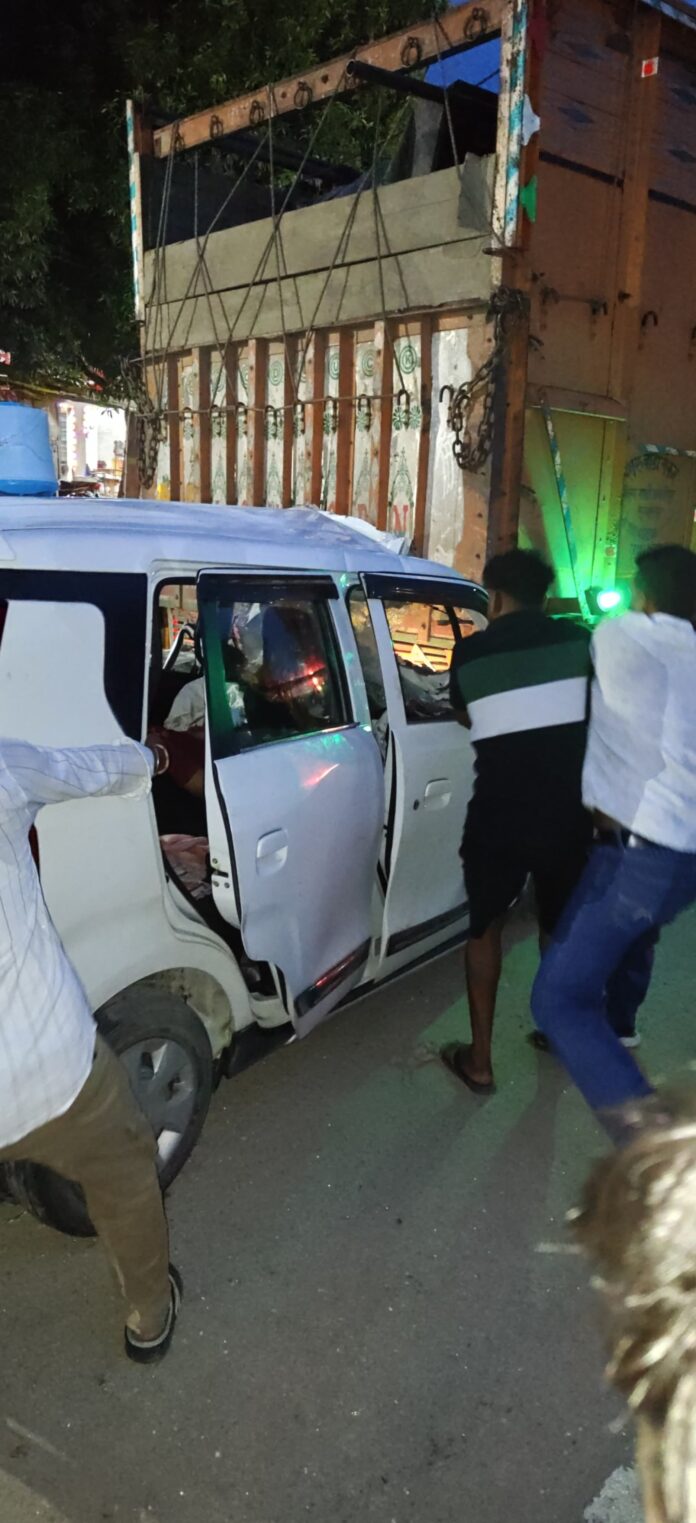 उत्तर प्रदेश ट्रक दुर्घटना फोटो