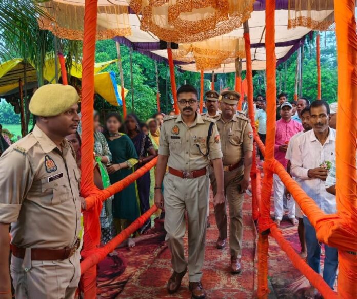 शिवालियों में उमड़ी भक्तों की भीड़ शिवालियों में उमड़ी भक्तों की भीड़