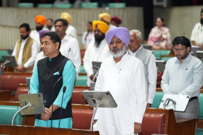 पंजाब विधानसभा में श्रद्धांजलि भेंट पंजाब विधानसभा में श्रद्धांजलि भेंट