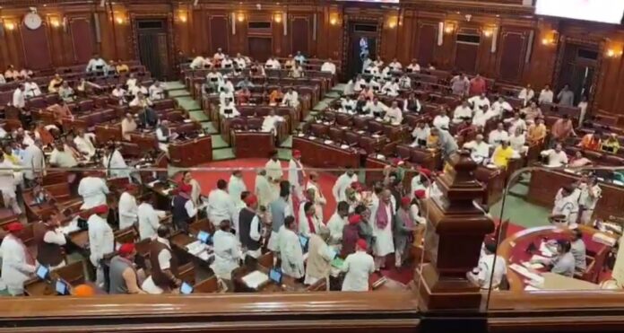 विधान भवन के भीतर की फोटो