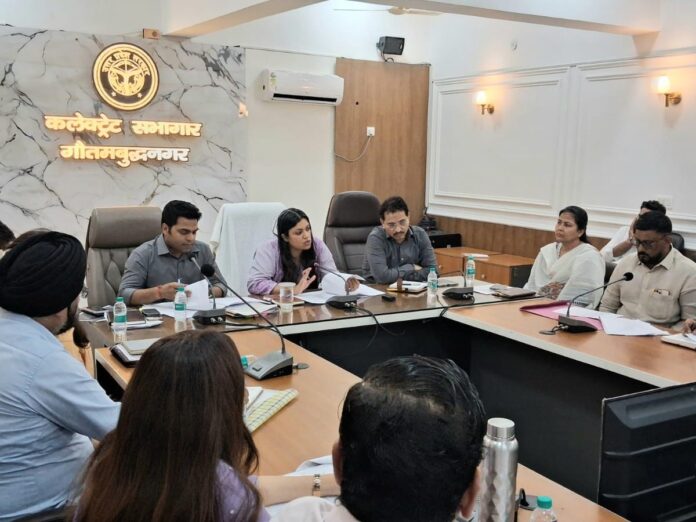 जिलाधिकारी मेधा रूपम की घोषणा