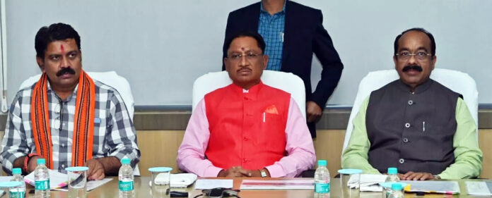मुख्यमंत्री विष्णुदेव साय मंत्रिपरिषद फाइल फटी हुई