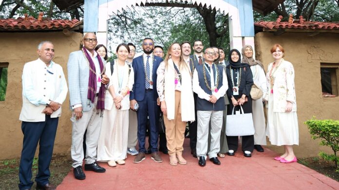 ब्रिक्स देशों के प्रतिनिधियों ने भोपाल में मानव संग्रहालय का भ्रमण किया ब्रिक्स देशों के प्रतिनिधियों ने भोपाल में मानव संग्रहालय का भ्रमण किया