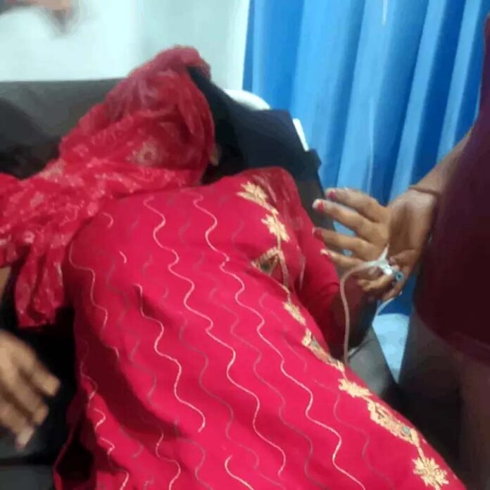अस्पताल में उपचाराधीन गोविंद की पत्नी अस्पताल में उपचाराधीन गोविंद की पत्नी