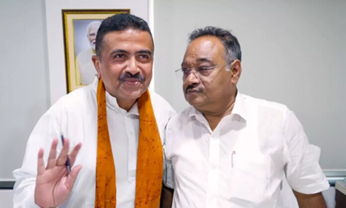 शुभेंदु अधिकारी और शमिक भट्टाचार्य की तस्वीर शुभेंदु अधिकारी और शमिक भट्टाचार्य की तस्वीर