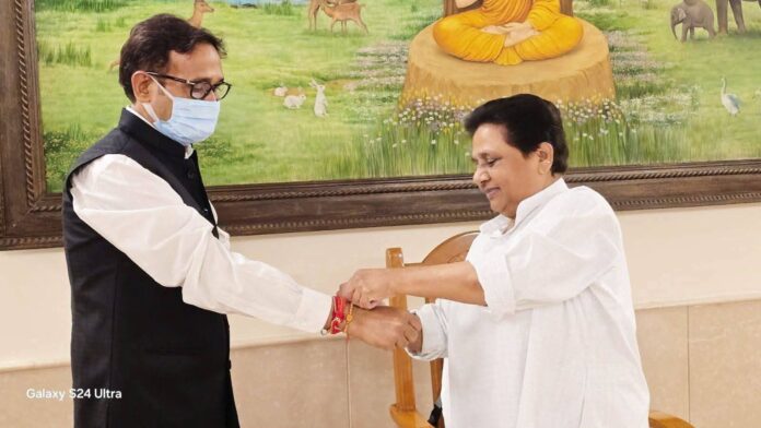 मायावती राखी बंधवाते उमाशंकर सिंह
