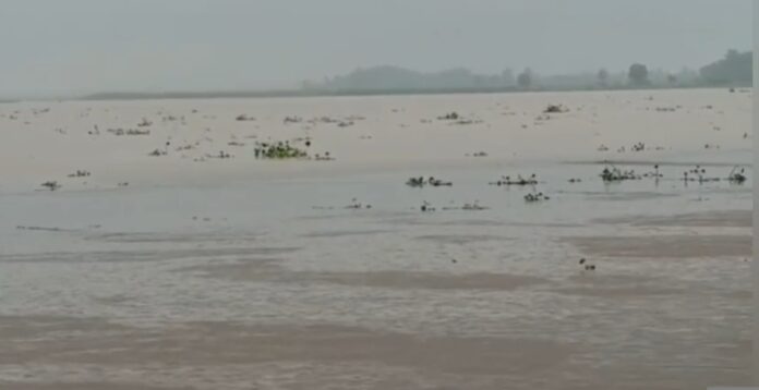 गंगा का जलस्तर बढ़ रहा है