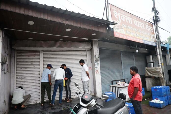 कोरबा में दुकानें सील की कार्रवाई कोरबा में दुकानें सील की कार्रवाई