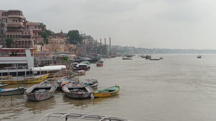 वाराणसी में गंगा नदी का बढ़ाव