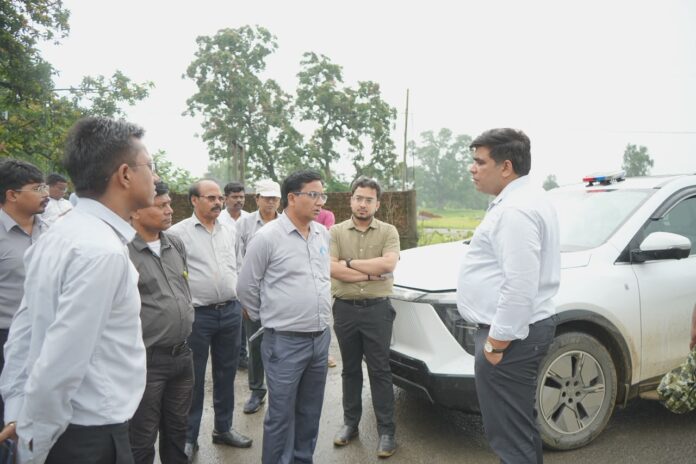 कोरबा कलेक्टर का निरीक्षण फोटो