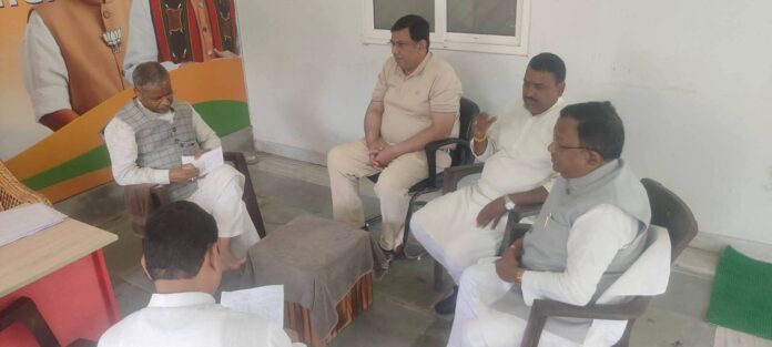 मरांडी से मिलते विधायक फोटो मरांडी से मिलते विधायक फोटो