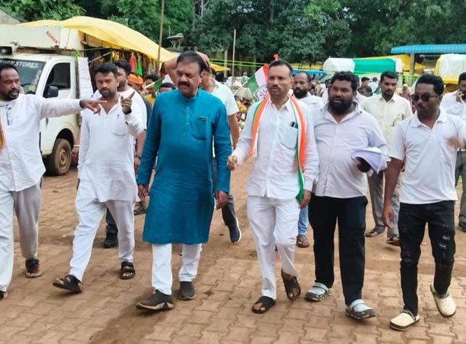 कांग्रेस गांव चलो अभियान नगरनार बाजार में कांग्रेस गांव चलो अभियान नगरनार बाजार में