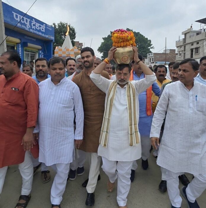 कलाश यात्रा की तस्वीर कलाश यात्रा की तस्वीर