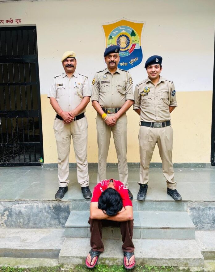 चोरी का आरोपी गिरफ्तार किया गया