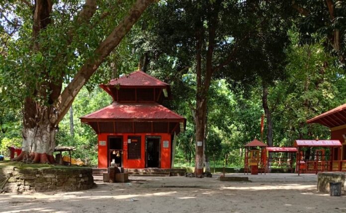 वाल्मीकि आश्रम नेपाल में स्थित