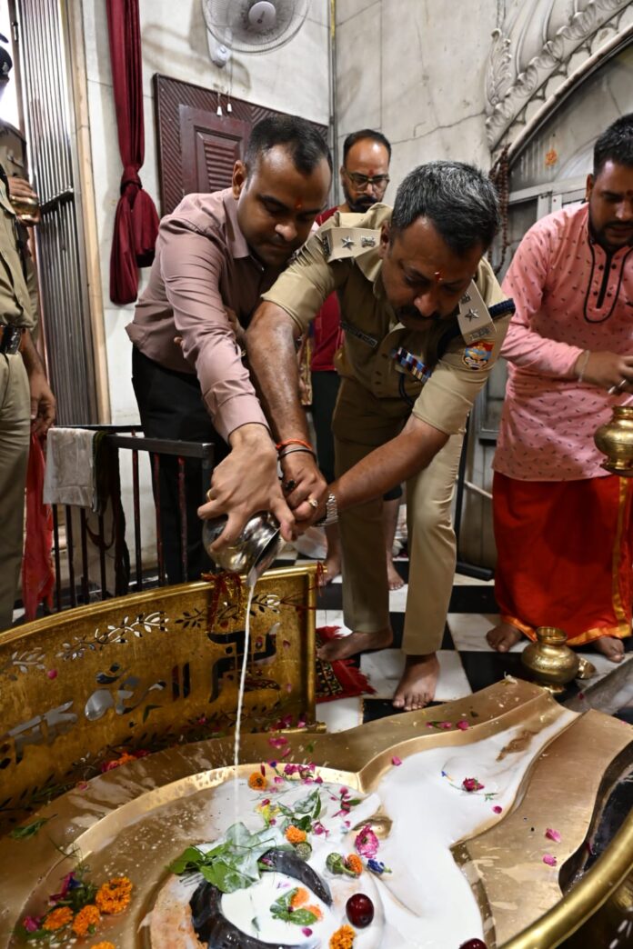 कावड़ मेला रुद्राभिषेक डीएम एसएसपी