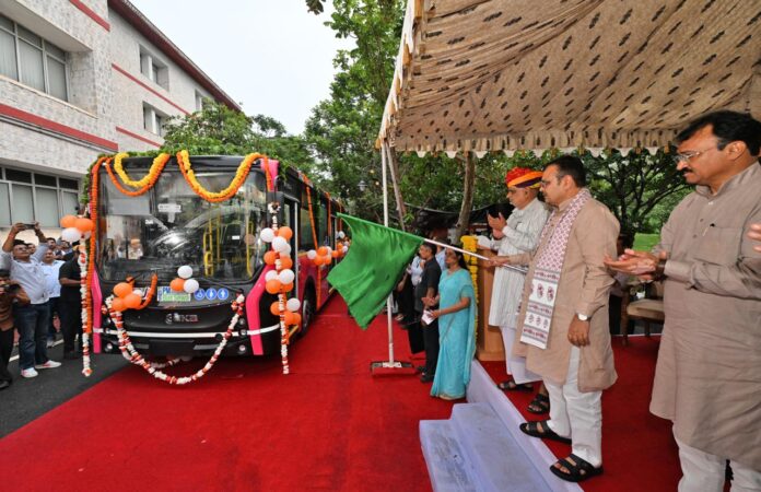 मुख्यमंत्री भजनलाल शर्मा ने जयपुर को दी 16 पीएम ई-बसों की सौगात मुख्यमंत्री भजनलाल शर्मा ने जयपुर को दी 16 पीएम ई-बसों की सौगात