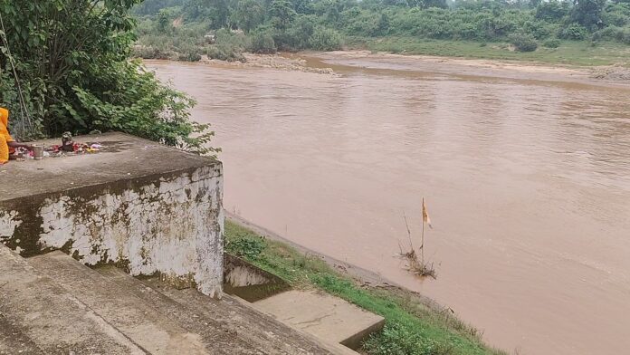 शिवलिंग नदी में डूबने का रहस्य शिवलिंग नदी में डूबने का रहस्य