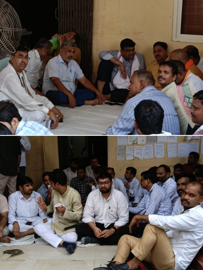 अलवर नगर निगम धरना कार्यकर्ता