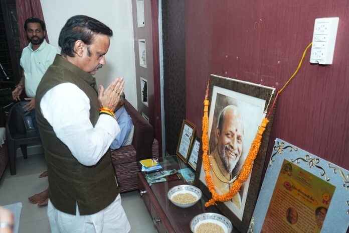 पूर्व मंत्री शोक व्यक्ति