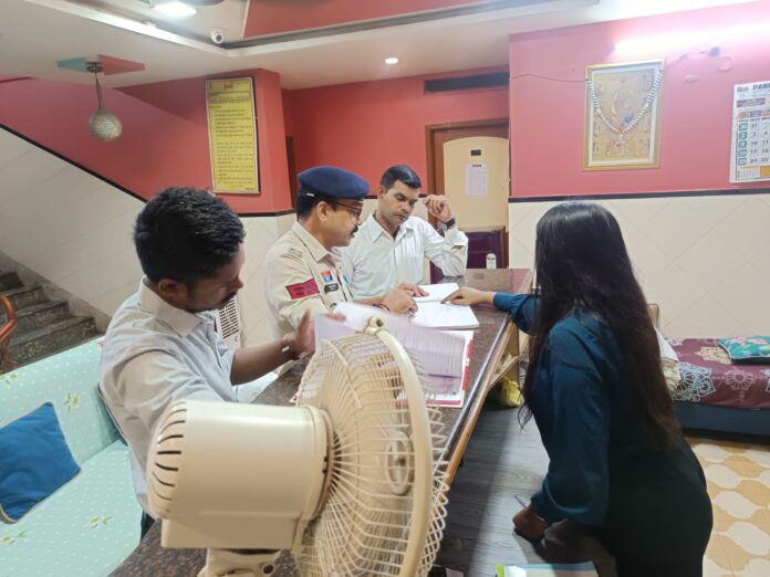 विशेष चेकिंग अभियान चलाया जा रहा है विशेष चेकिंग अभियान चलाया जा रहा है