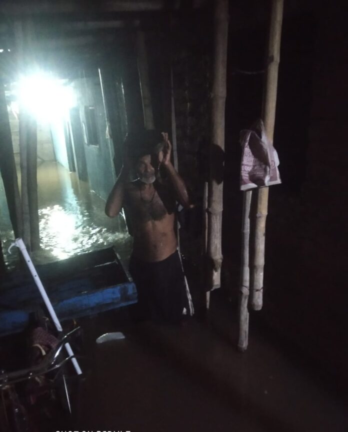 सुवर्णरेखा नदी बाढ़ में घर सुवर्णरेखा नदी बाढ़ में घर