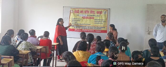 बेटियों को जागरूक करने के लिए प्रशिक्षण