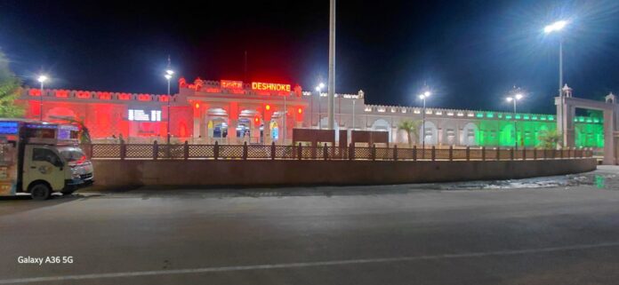 उत्तर पश्चिम रेलवे पर तिरंगे की रोशनी