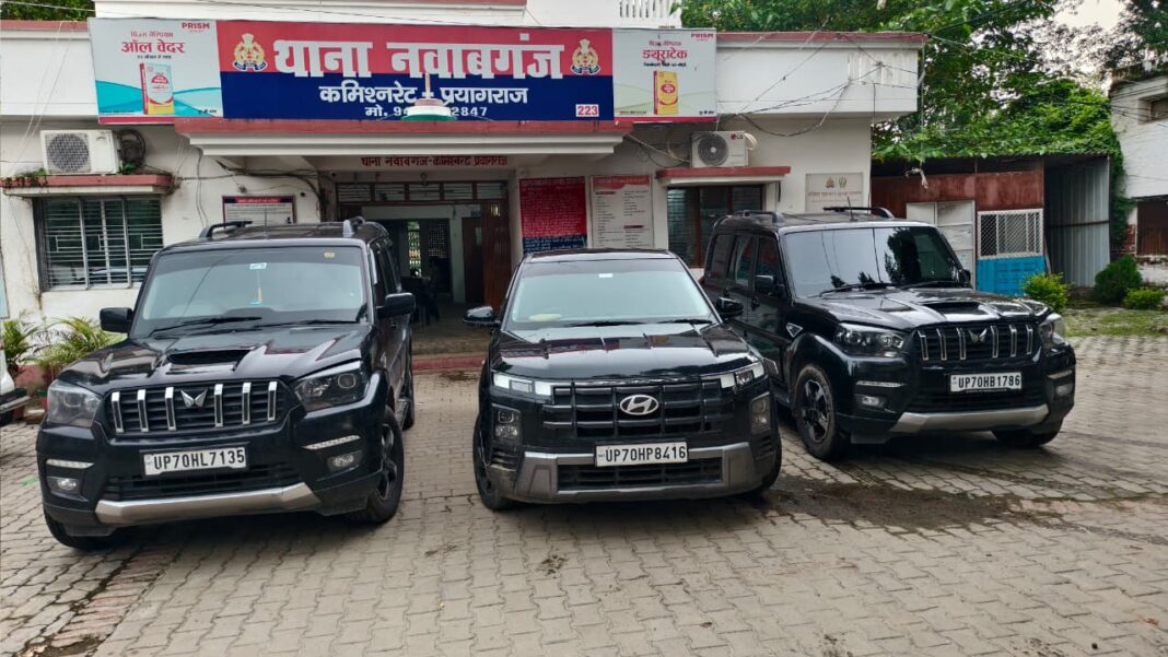 बैरिया तोड़ने के मामले में सीज किए गए वाहनों की तस्वीरें सामने आईं बैरिया तोड़ने के मामले में सीज किए गए वाहन